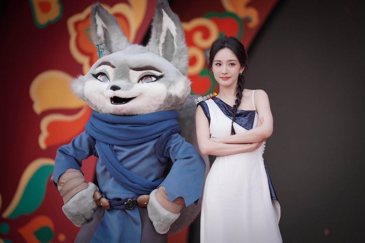 yangmiicambodia's tweet photo. Yang Mi With Fox Xiao Zhen🦊💚
Yang Mi For the gala Premiere "Kung Fu Panda 4" at Beijing Cinema 🔥
#YangMi #杨幂 #kungfupanda4 #Xiaozhen https://t.co/eUIkB62sZo
