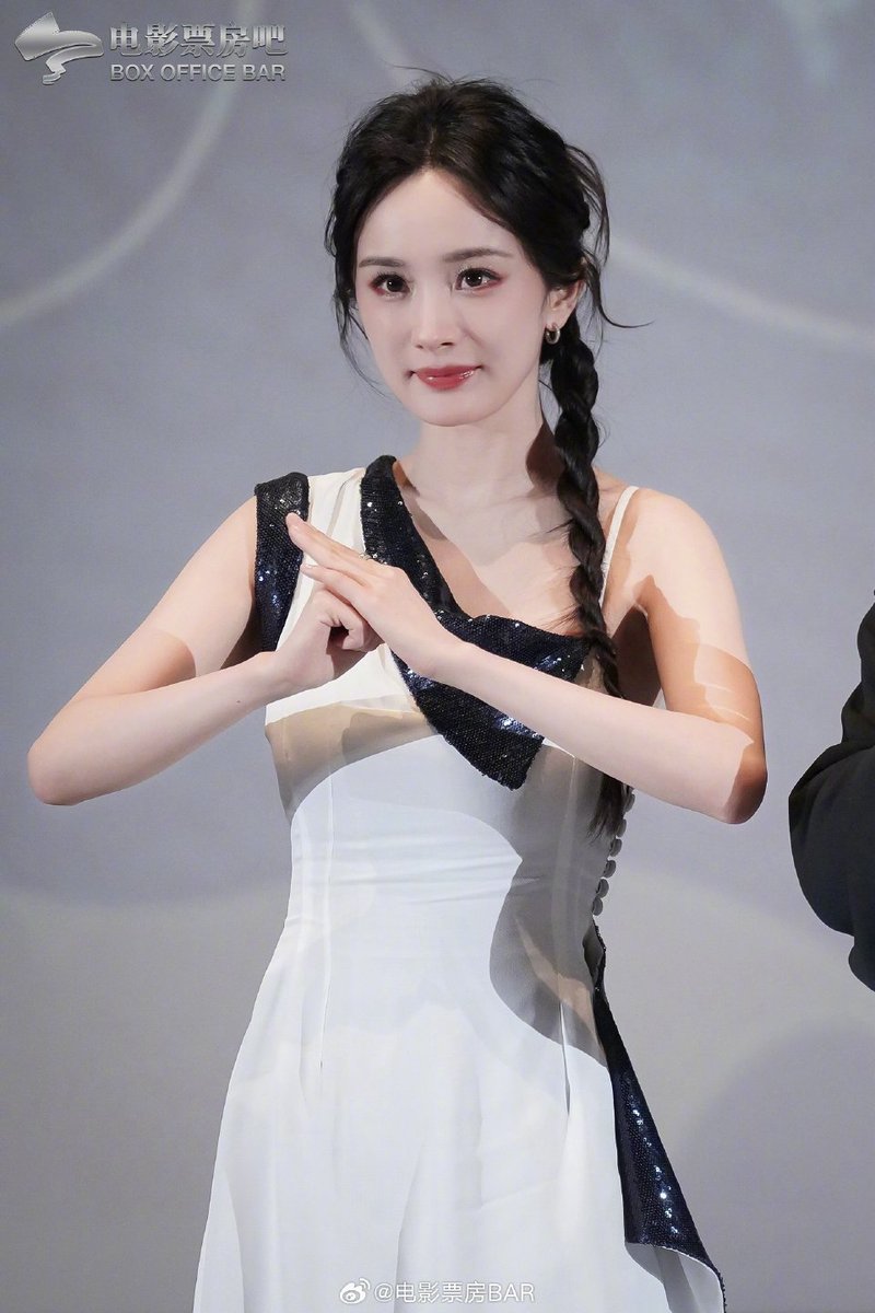 yangmiicambodia's tweet photo. She's really beautiful my Mimi's 🦊🫶🏻 Yang Mi For the gala Premiere "Kung Fu Panda 4" at Beijing Cinema 🔥
#YangMi #杨幂 #kungfupanda4 #Xiaozhen https://t.co/qZHsoywkMW