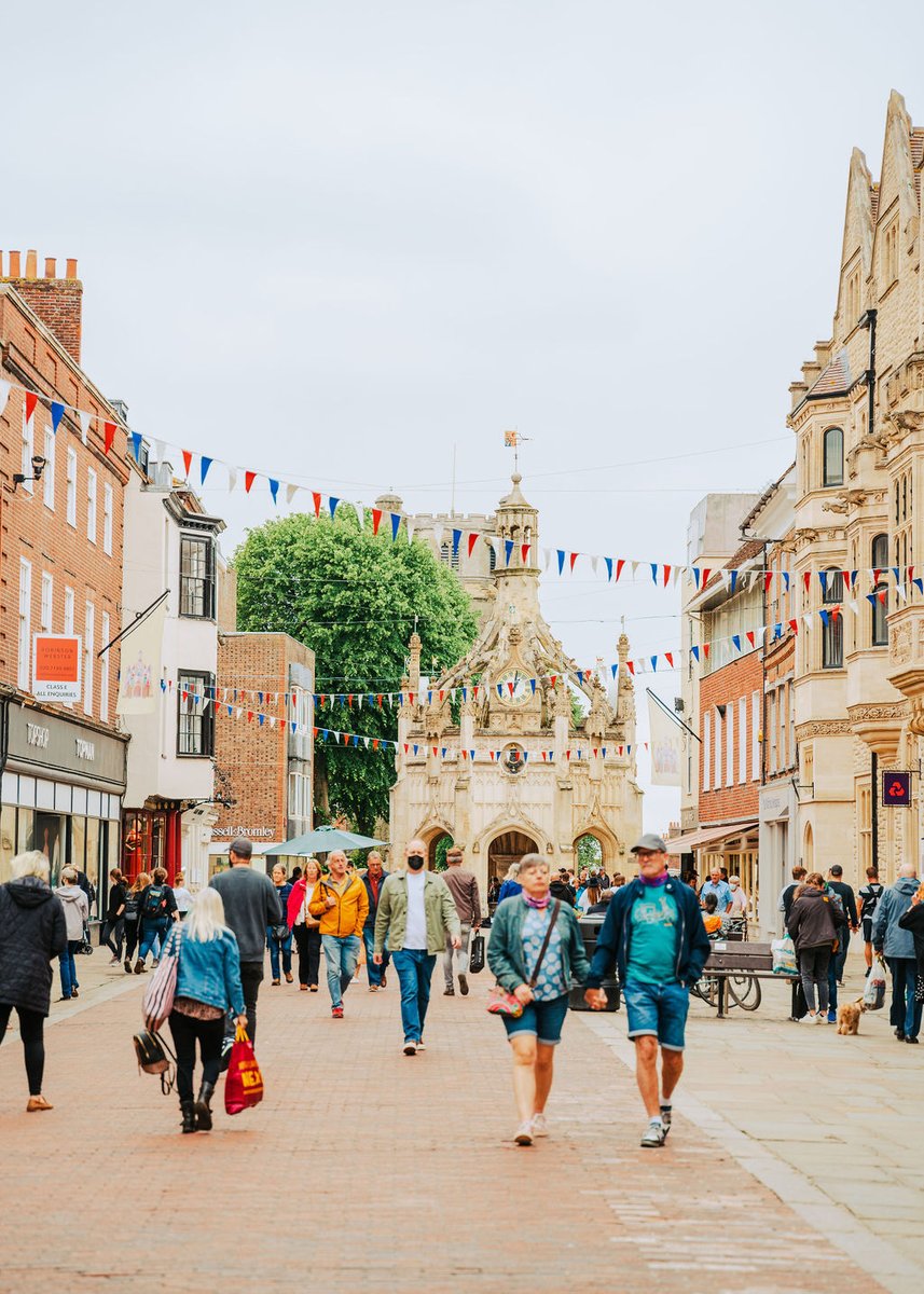 Discover Chichester's charm! Stunning architecture, picturesque parks and a vibrant high street await. Dive into history, shop in independent boutiques and indulge in local delights. #EnglishTourismWeek