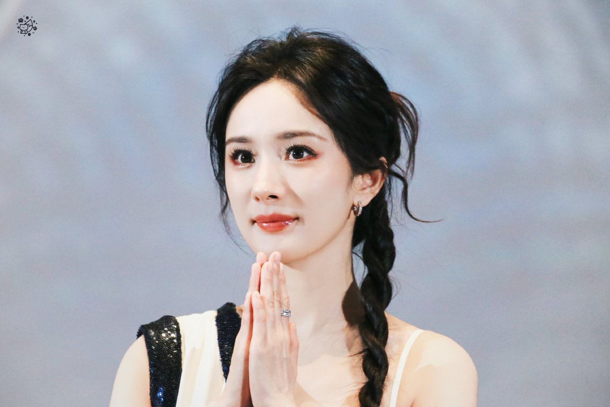 yangmiicambodia's tweet photo. She's really beautiful my Mimi's 🦊🫶🏻 Yang Mi For the gala Premiere "Kung Fu Panda 4" at Beijing Cinema 🔥
#YangMi #杨幂 #kungfupanda4 #Xiaozhen https://t.co/oPxyzNkHdv
