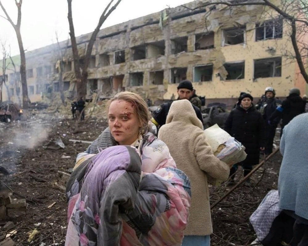 Породілля з Маріуполя буде балатуватись в російські структури

Маріанна втекла до росії після того як народила в українському Маріуполі під вибухи авабомб!
Тепер вона підтримує окупантів, сіє пропаганду про Україну, а після перемоги стрічки "20 днів у Маріуполі" ...⬇️