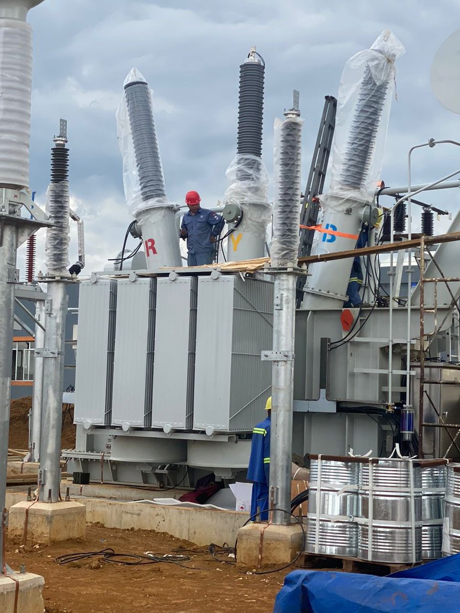 UtedziV's tweet photo. 25MW Centragrid PV solar expansion in Zimbabwe. First tower up, 1000 to go!

Final lap … 

Powering Africa’s economic transformation sustainably. 

@zetdc_official 
@OldMutualZW 
@nssazw https://t.co/kQ7btX5rbE