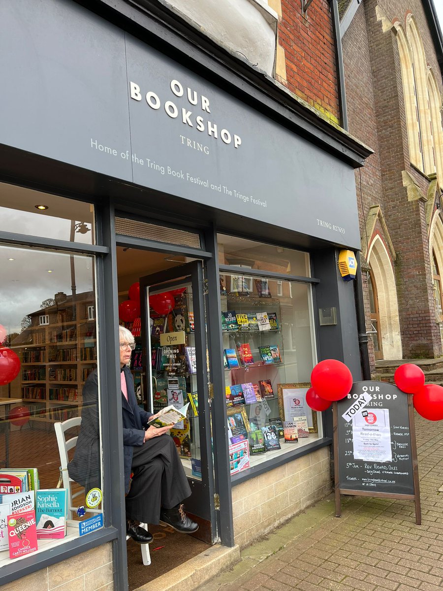 Start of the @comicrelief read-a-thon, it's quiet in town, so Anna Wiltshear is reading to the high street. Donate here... justgiving.com/fundraising/rn…