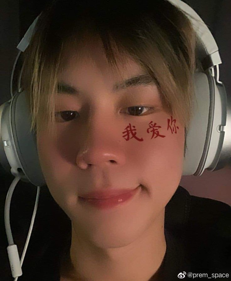 t_d_r0's tweet photo. 🐷ไงเกมเมอร์                    😺ว่าไงแฟนเกมเมอร์ https://t.co/knIfXNh2jb
