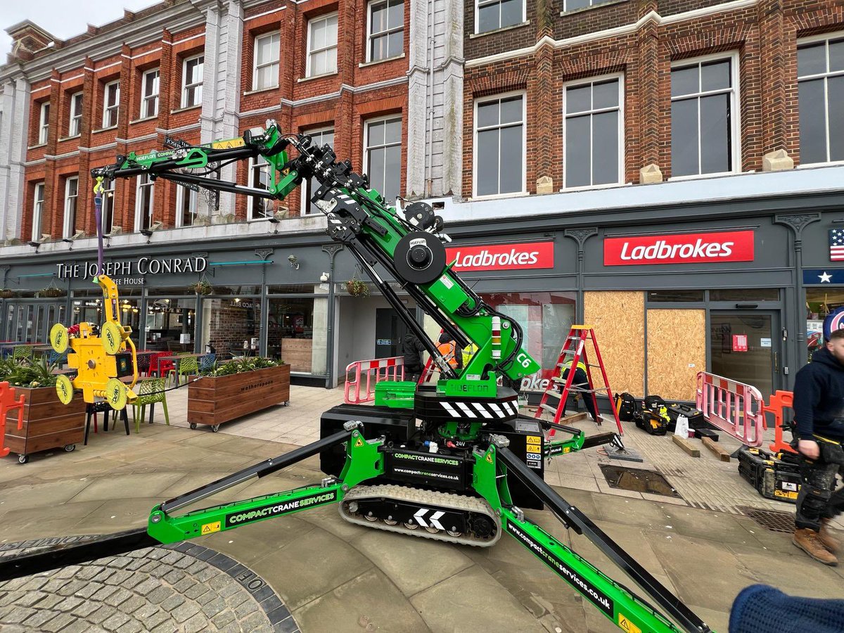 CraneCompact's tweet photo. Shopfront glazing for our local friends at Waveney Glass. Zero emissions, no noise pollution our Hoeflon spider cranes are the perfect choice for high street glazing.

#electric #spidercrane #zeroemissions #compactcrane #steellifting #glasslifting #trusslifting #cranehire https://t.co/FkO0kCnqHs
