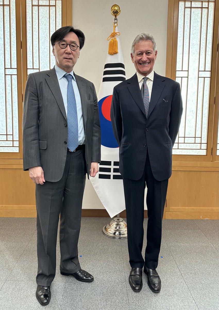 Great meeting in Seoul today with Chang Ho-Jin, National Security adviser to President Yoon Suk Yeol, during which we discussed plans for the 20th anniversary IISS Manama Dialogue in #Bahrain 6-8 December 2024 and our work to establish this year a Korea Chair ⁦@IISS_org⁩