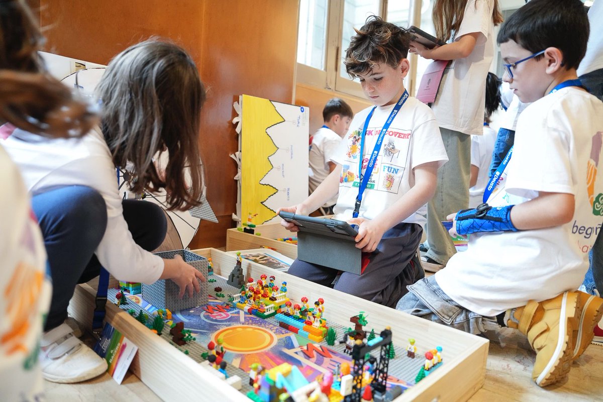 📣Bihar, martxoak 16, Alacant <a href="/FLL_Spain/">FIRST LEGO League SPAIN</a> 23-24 Final Nazional Handiaren lekuko izango da.
#FLLEuskadi-tik gure desiorik onenak bidali nahi dizkiegu estatu mailako txapelketa desafiatzaile honetan parte hartuko duten Euskadiko talde guztiei.
Zorte on talde guztioi!✌️
#FLLSpain