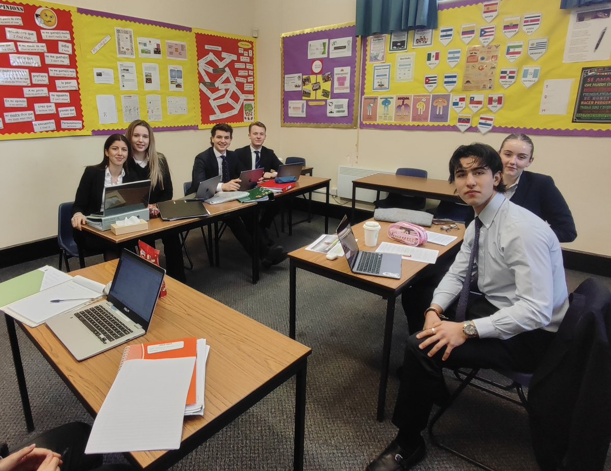 The L6 IB Spanish class had a debate about the use of animals in festivals. Both teams did a fantastic job defending their arguments. Well done! #IB #Spanish #MFL #languages #felstedinspires