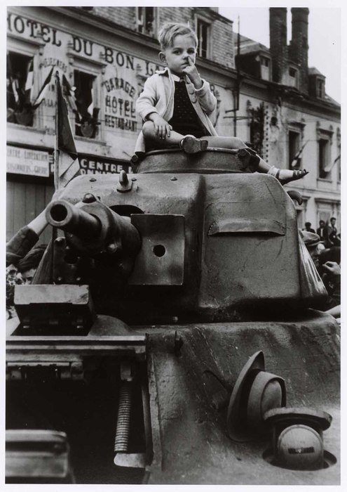 tizianacampodon's tweet image. "Ogni #guerra viene iniziata con i pretesti più futili, portata avanti con buone ragioni e conclusa con le giustificazioni più false."#Schnitzler

"Non c’è nessuna cosa che la guerra abbia mai realizzato che non potevamo realizzare meglio senza di essa."Havelock #Ellis

R.#Capa