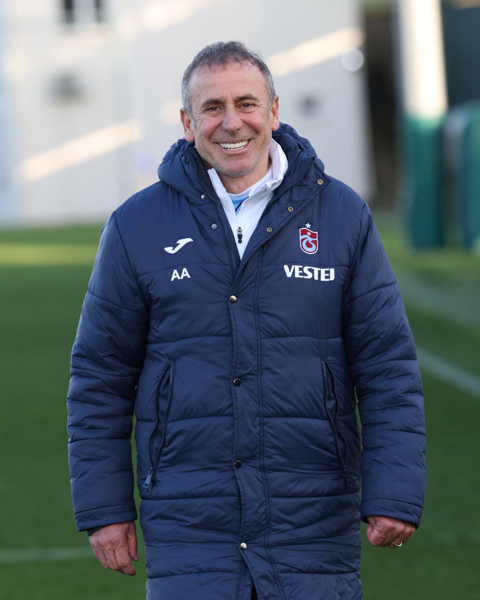 bordomavi_duvar's tweet photo. Trabzonspor, Fenerbahçe'yi mağlup etmesi halinde 33 yıl aradan sonra aynı sezonda hem deplasmanda hem de kendi sahasında rakibini yenme başarısını tekrarlayacak. #Mucib https://t.co/dShjvuREWV