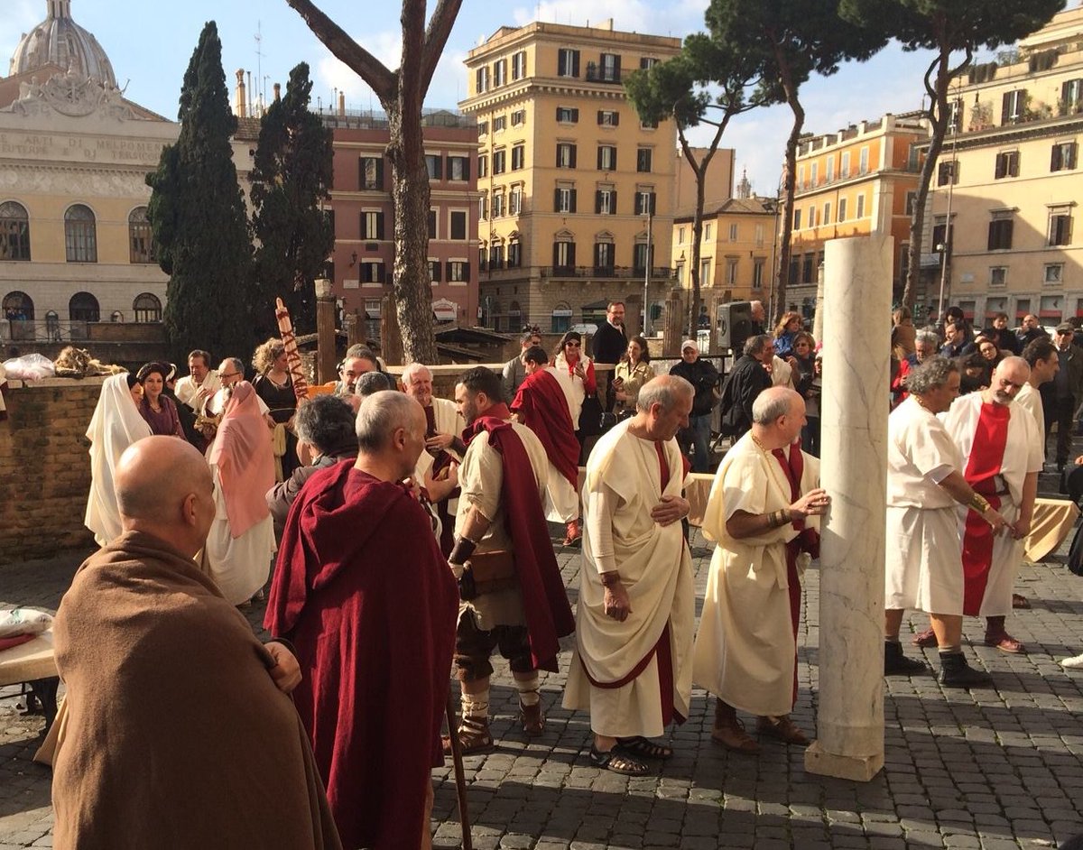 🏛️#IdiDiMarzo, oggi dalle 14 presso l’Area Sacra di #LargoArgentina la rievocazione storica a cura del Gruppo Storico Romano dell’uccisione di #GiulioCesare. Alle 16.30 nel #ForoRomano orazioni di Bruto e Marco Antonio dal “Giulio Cesare”di #Shakespeare 👉turismoroma.it/it/eventi/idi-…