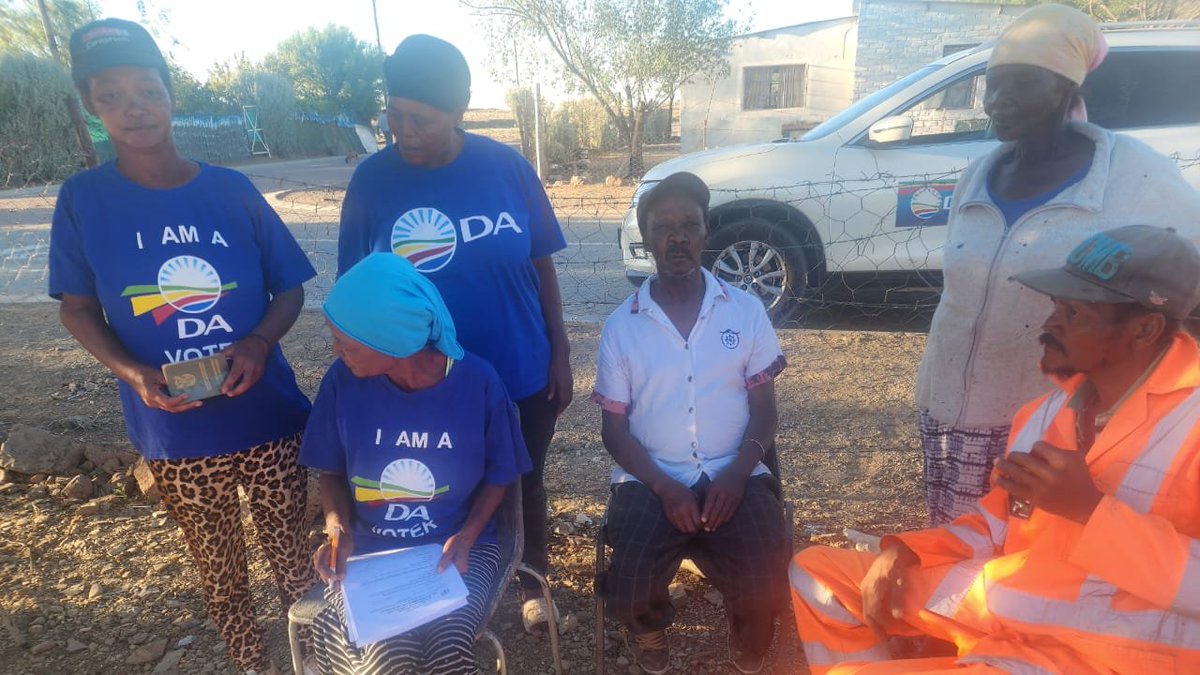 DA_NCape's tweet photo. 🧢The DA has been doing door-to-doors in #Carnarvon &amp; #Vosburg as we remain driven by the mission to grow enough support to rescue the Northern Cape from further regression at the 29 May Election. 

🗳️Get ready to vote for a better future! 

#RescueSA 
#MakingtheNCBlue https://t.co/s82HobGcoP