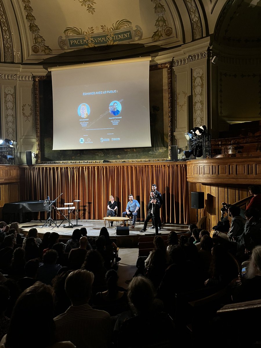 Hier soir, les @explorersfr ont marqué l'histoire de l'amphithéâtre Richelieu de @Sorbonne_Univ_ avec leur magistrale cinéma-expérience #Méandres Un grand merci à toutes les équipes, à nos chercheurs @Inserm @HBottemanne et @LianeSchmidt13, et au public ! @SemaineCerveau