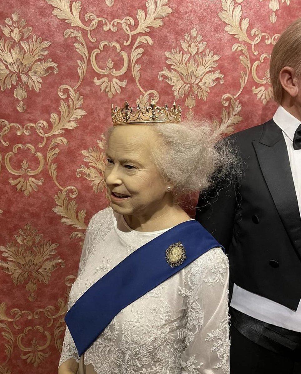 Rumours have got out that they’ve dug up Liz to come and save the royals one more time. Expect a resurrection at Easter.

#KateGate