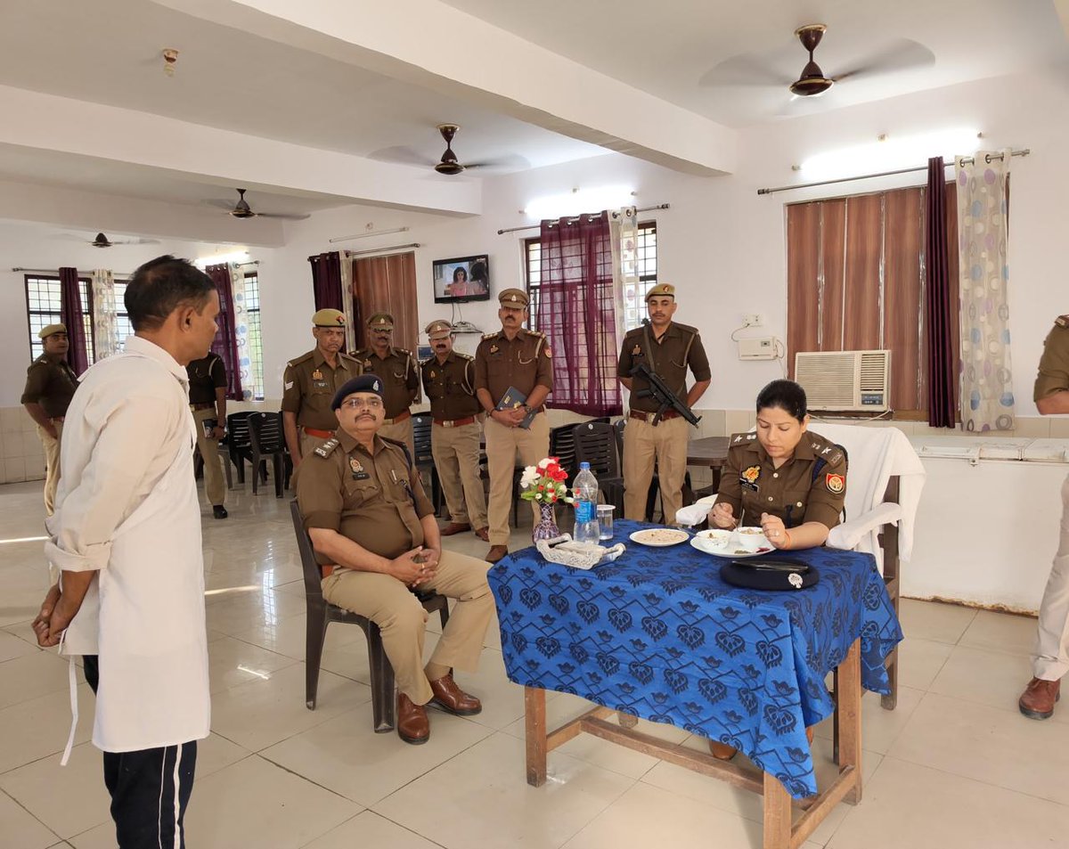 MAHOBA POLICE tweet media