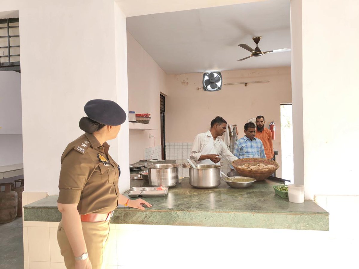 MAHOBA POLICE tweet media