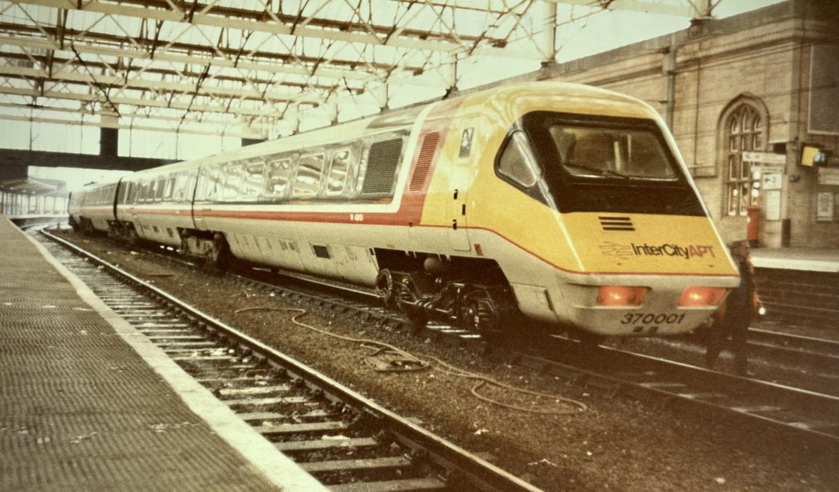 A glimpse of what could have been? I remember seeing the APT numerous times, and it never failed to impress the young impressionable lad I was back then! Captured here at Carlisle in the mid 80s.
#APT #InterCity #Class370 #TiltingTrain #Carlisle #Trainspotting