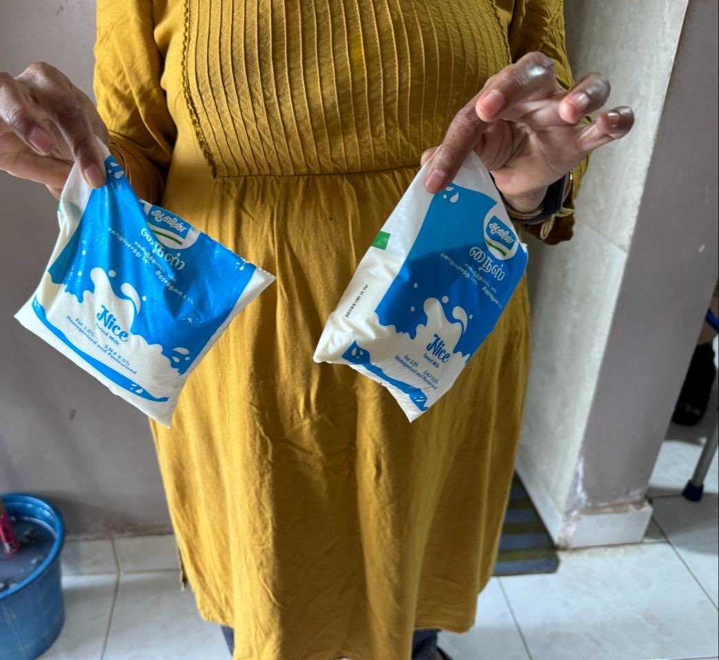 HariniSrivatsa's tweet photo. How come one 1/2L pocket @AavinTN on the left bought today is short by 100 ml? Who else experienced this? ⁦@CMOTamilnadu⁩ ⁦@AavinTN⁩ https://t.co/kUvMLkk2JF
