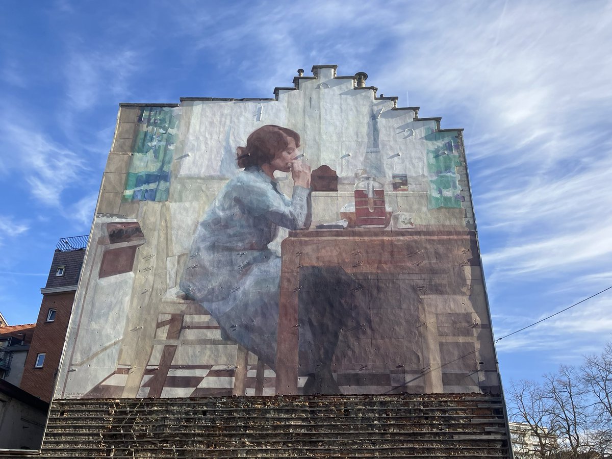 Sublime fresque en hommage à Chantal Akerman et son film Jeanne Dielman avec Delphine Seyrig.

À voir à Bruxelles