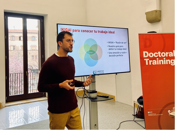 UVic_PhD's tweet photo. 📢#DoctoralTrainingWeek
A la conferència "Cómo pasar del doctorado a la empresa" parlem del concepte ikigai, de vocació, de creences limitants i de totes aquelles eines que necessitem per començar JA🛩️ amb Rodrigo Hernando de https://t.co/qkCn2whvT1 https://t.co/VUyVc2HgTs