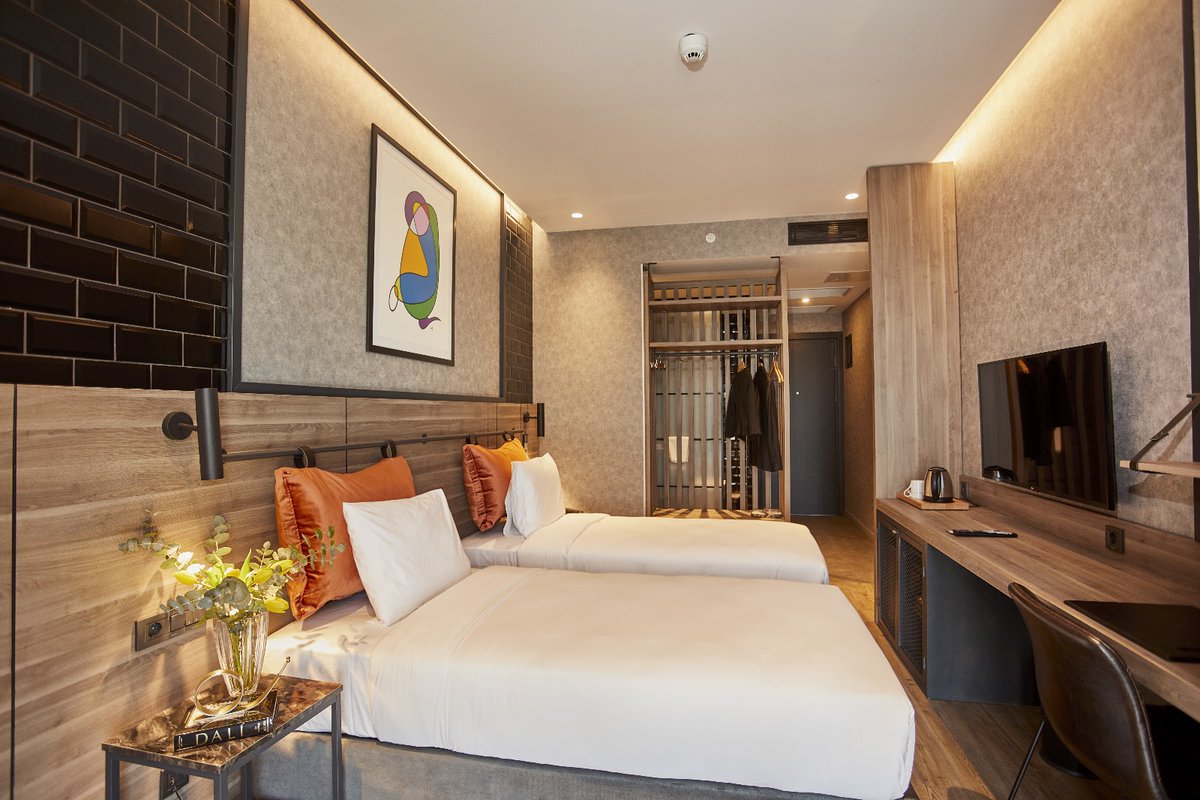 Escape the city's hustle and find your personal oasis at Avantgarde Collection. Discover tranquility amidst modern style. 

#stayavantgarde