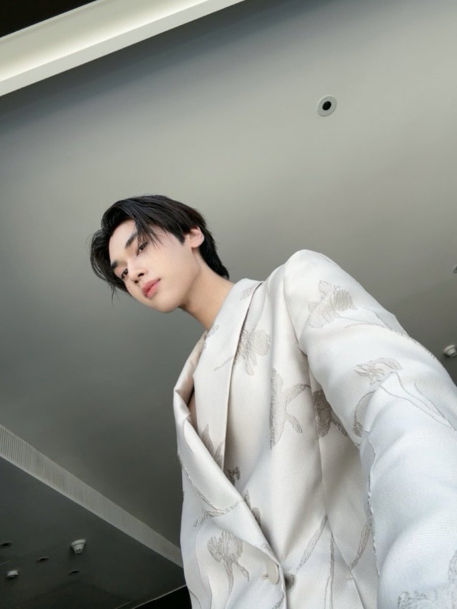 dunknatachai's tweet photo. มาเลยครับ 🫶🏻 #ArmaniBeautyTHxDunk https://t.co/3m65e1k2JE