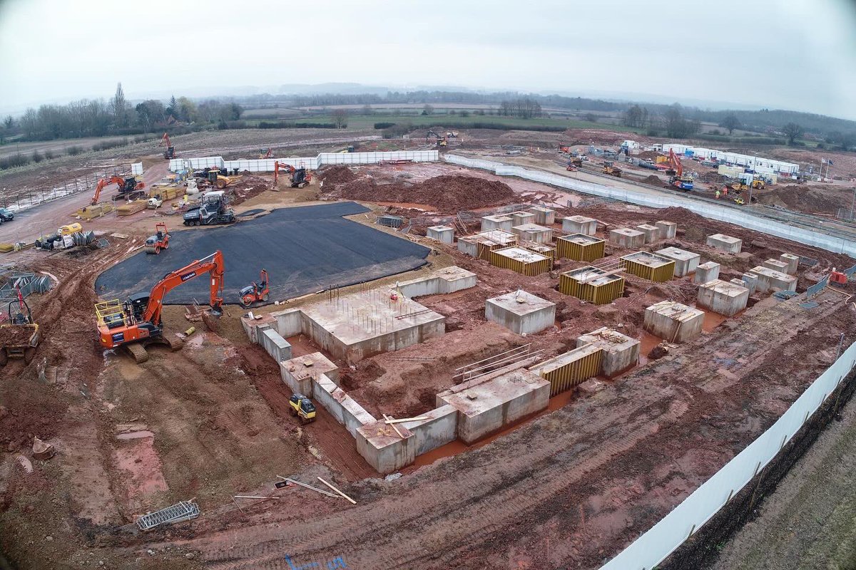 OakfieldLTD's tweet photo. Drone footage captures the ongoing progress of Oakfield at the Top Wighay development in Hucknall.

Currently, the focus of our team is on the council office. Works have been carried out, revealing the foundations laid out with pads and beams in preparation for steelwork. https://t.co/nkNg5ZXejb