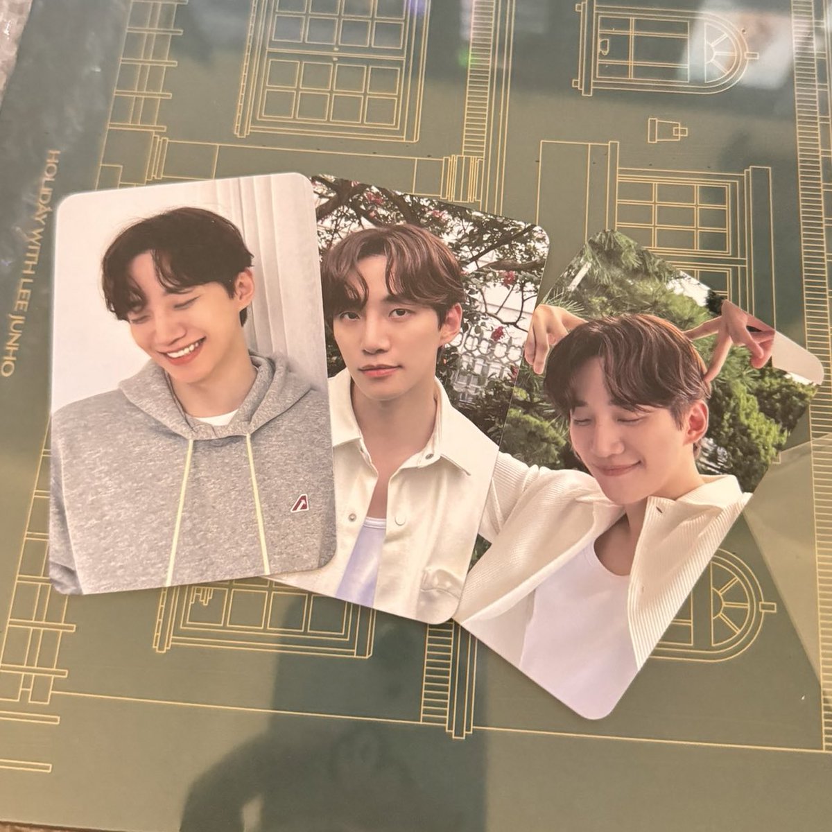 9lloud's tweet photo. — #yucartonhand ☻
wts lfb ph 
𓏔 lee junho sg 2024 soundwave pob

• good condi
• w free photo set from the sg

t. 2pm season's greeting sw https://t.co/LKCdWBBxcj