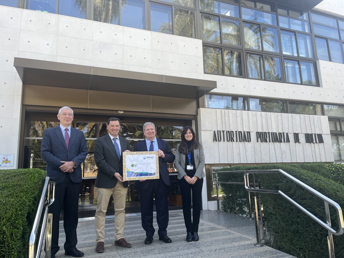 Our PIANC President at the Port of Huelva that recently received the PIANC Certificate of Recognition by the Working with Nature jury for its dredging project. Congratulations! 

#pianc #workingwithnature