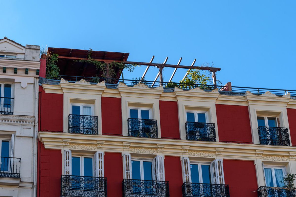 Hacerte novio de la presidenta de la Comunidad de Madrid y otros trucos para vivir en un piso de un millón de euros: buff.ly/48VGYkL