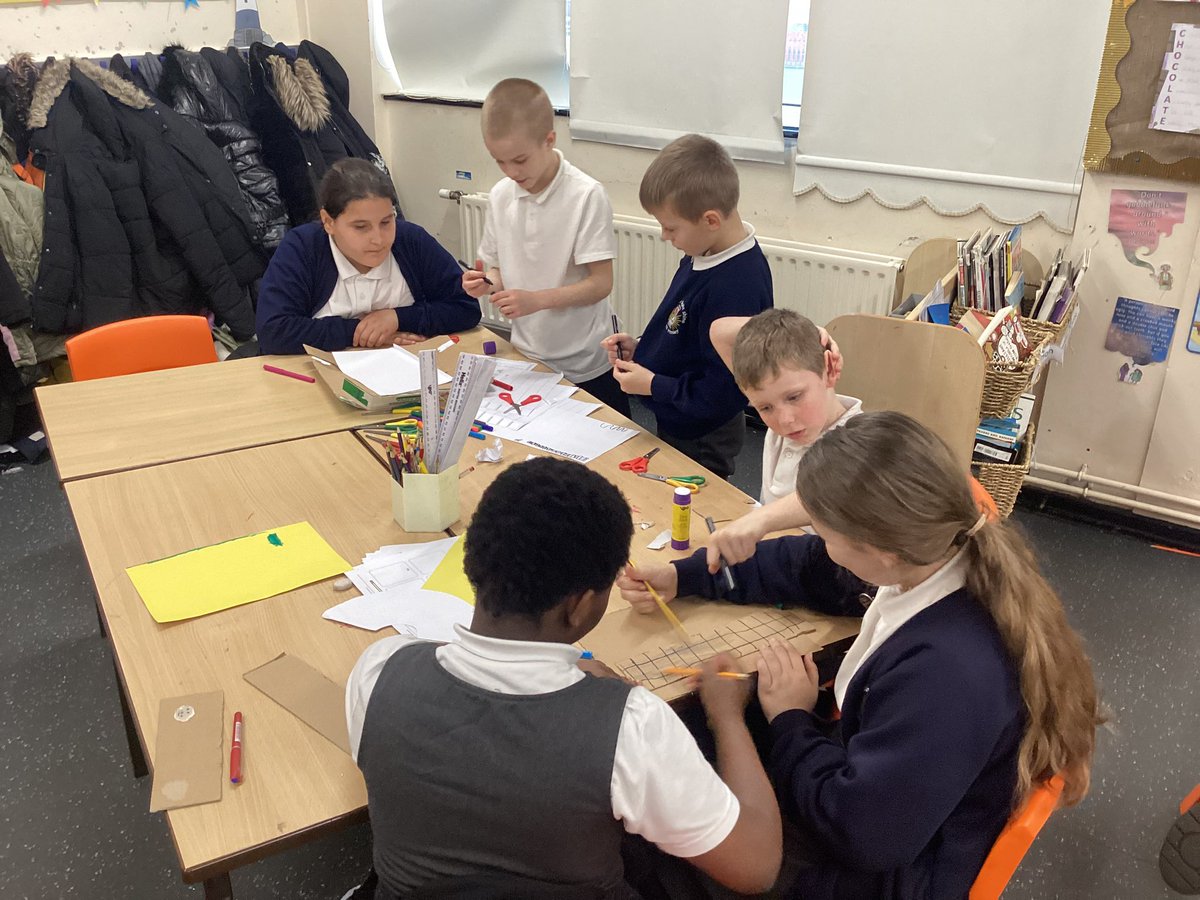 As part of Science week, 4A have been discussing the future of farming. This afternoon, they designed their own ‘Farm of the Future’ #Britishscienceweek @NFUEducation