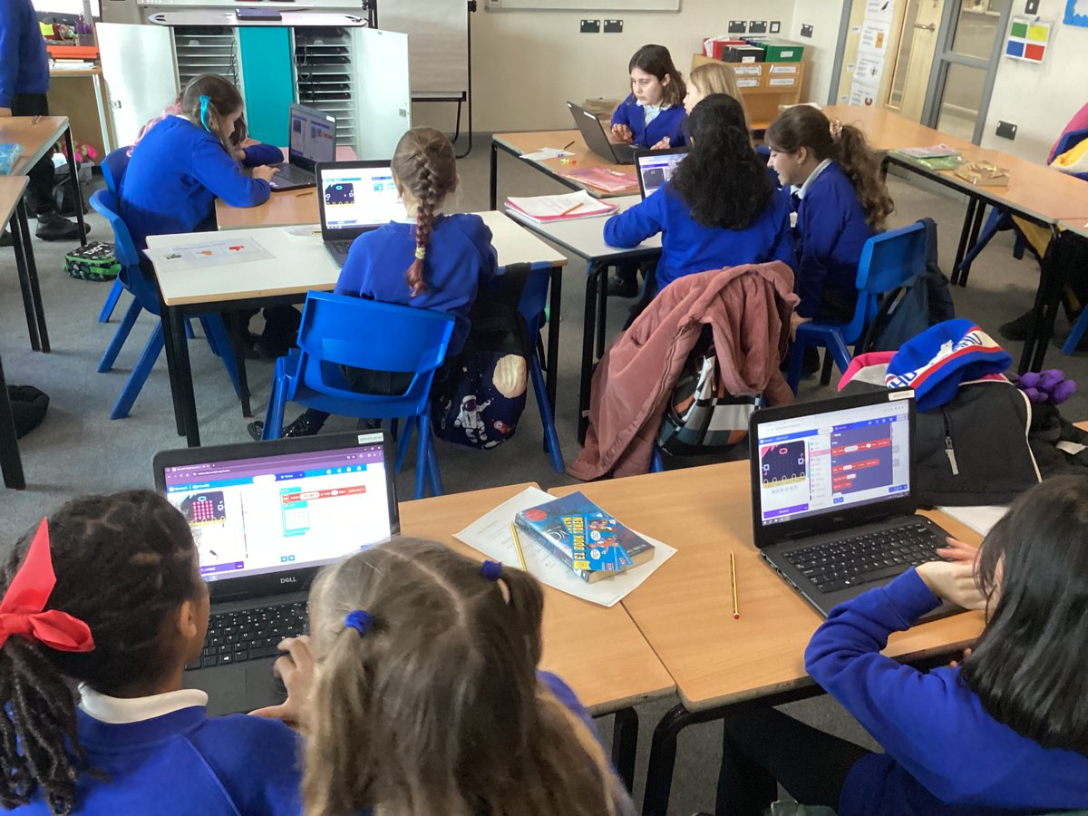 MinervaCLF's tweet photo. Year 4 had a brilliant time learning about microbits and how we can programme them. They loved working in teams and sharing their achievements. #microbits #Cabotfederation https://t.co/N6n0dxT9wL