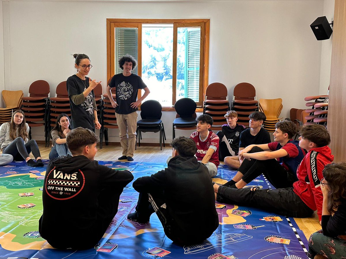 It was great to present <a href="/EMBLtrec/">EMBLtrec</a> to young science students at <a href="/IMEDEA_UIB_CSIC/">IMEDEA (UIB-CSIC)</a> , Esporles (Mallorca) together with <a href="/Armanduuum/">Armando R</a> . Very interesting to share and discuss with them through Nexus Island the important role of scientists in our decisions as a society.