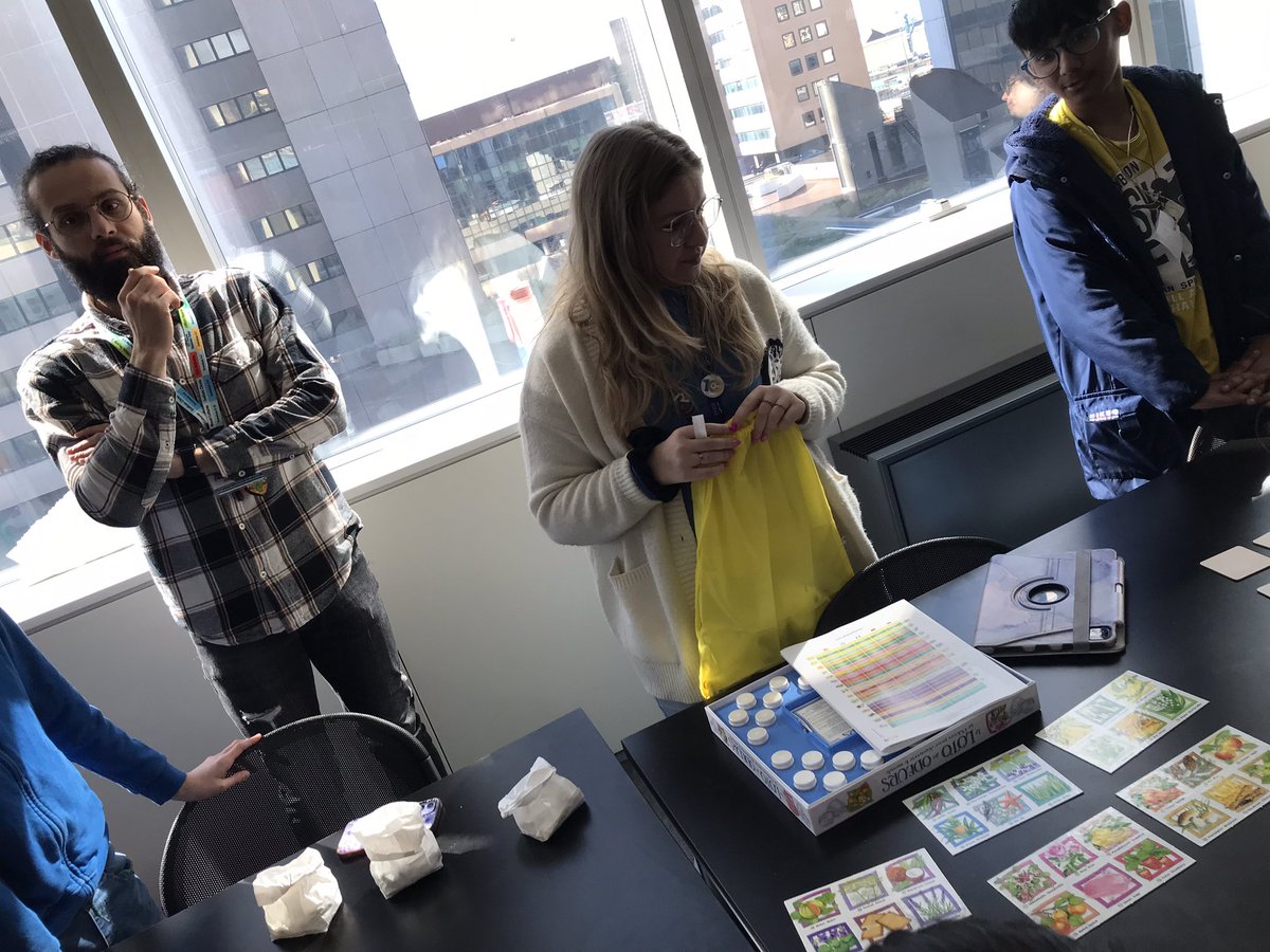 cnr_scitec's tweet photo. La terza giornata dedicata alle scuole cimenta il liceo scientifico Lanfranconi nel laboratorio #cnrscitec sotto guida della collega @DeniGalante
“Sculpting bonus: esplorando la rigenerazione ossea attraverso gli scaffold biometrici”
#15mar #edu2024
More⤵️
https://t.co/2geGg4YFRW https://t.co/cDdg9m6tuO