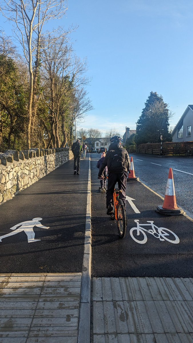 Credit where it's due, a great job by @GalwayCoCo widening the footpath and adding a segregated cycle Lane to this previously dangerous section of the Maree Road in Oranmore. Much safer active travel to school this morning!
