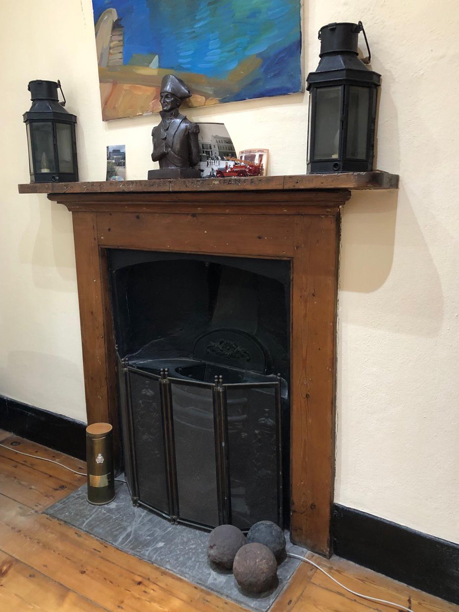 This Victorian fireplace is located on the first floor of the Main Guard 🔥 At some point the mantelpiece was inscribed with the words ‘PRINCE ALBERTS EIGHT INFANTRY’ ⚔️ #llanitohistorydoc #gibheritage #collab