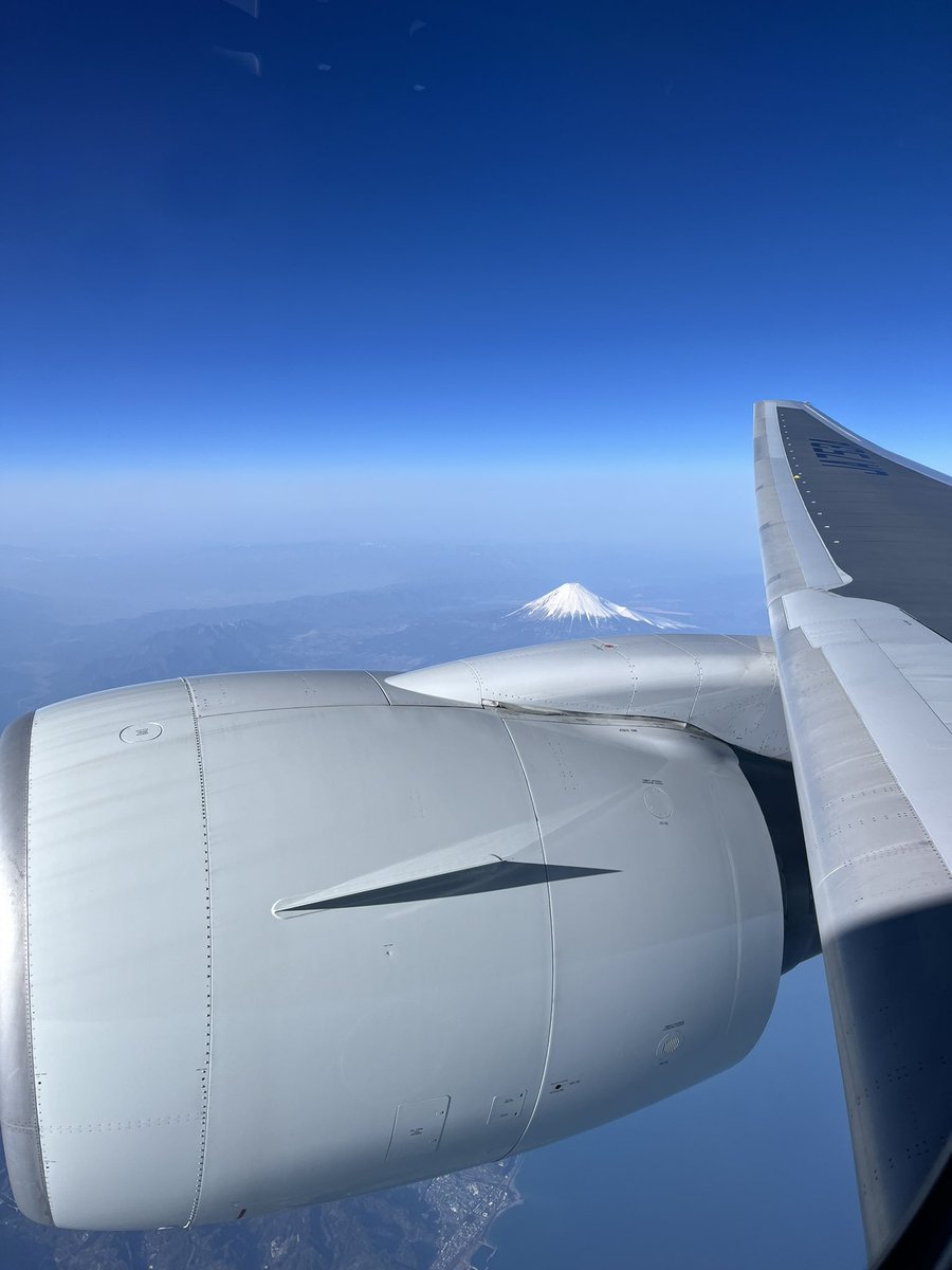 airherohiro's tweet photo. 天気良い。

#ANA
#全日空
#mtfuji 
#富士山 https://t.co/MLlYZfzjIa