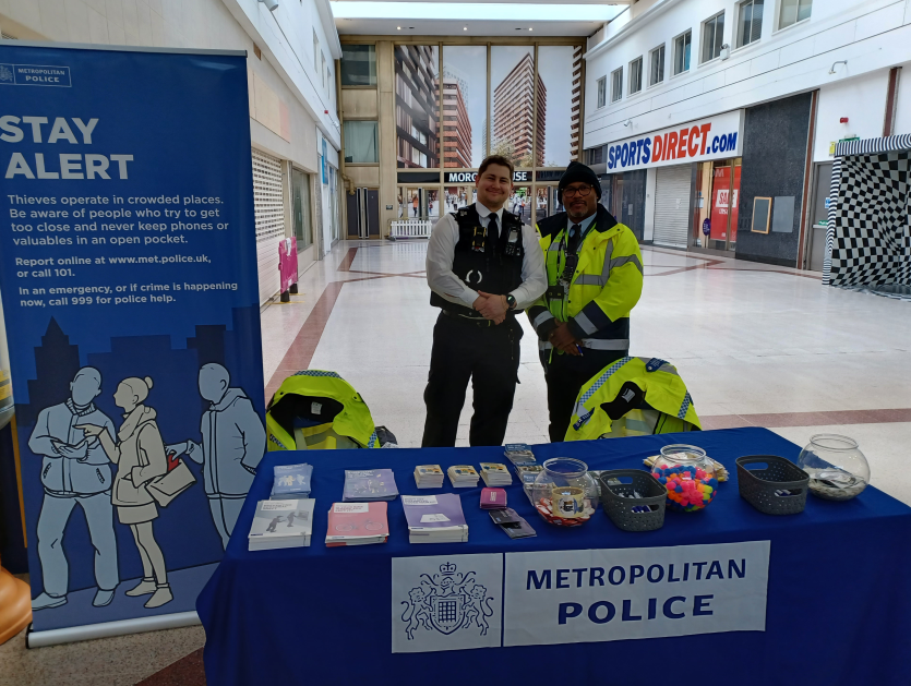 MPSNewham's tweet photo. #Stratford
#Crimeprevention
#Positiveengagements
Officers interacting with members of the public, pushing the message of keeping personal belongings out of sight and the importance of crime reporting. https://t.co/GNCjG4VEfM