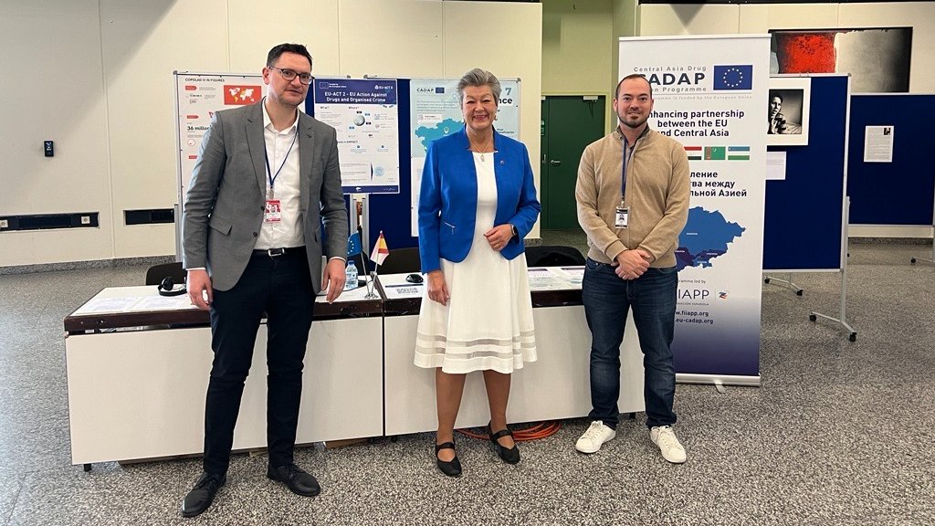 fiap_es's tweet photo. ➡️The 🇪🇺EU Commissioner for @EUHomeAffairs, @YlvaJohansson, visited the Spanish🇪🇸#cooperation programmes financed by @EU_Partnerships & @EU_FPI and led by #FIIAPP in the field of drug demand and supply reduction.
#CADAP #EUACT2 https://t.co/o7PbftwhkC