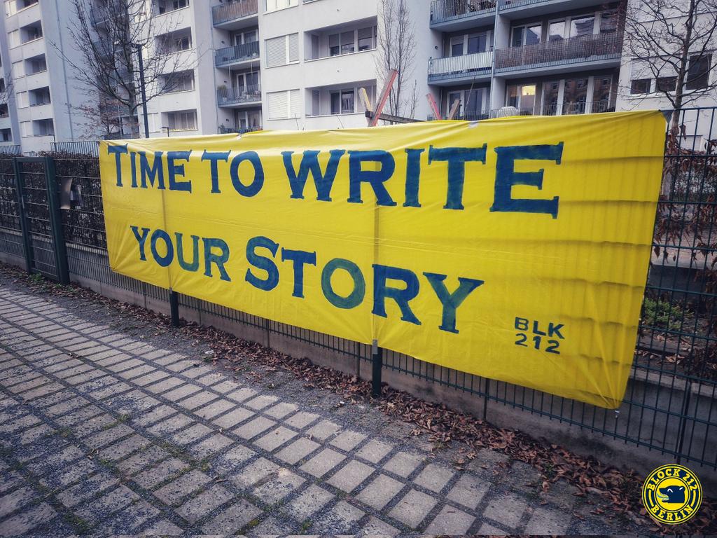 block212berlin's tweet photo. Am Wochenende nehmen die Frauen von @albaberlin an ihrem ersten Top Four teil. Da darf ein Spruchband an der Trainingshalle nicht fehlen. 

Holt euch das Ding!

#albaberlin #mitleibundseele #hauptstadtbasketball #block212berlin #dbblpokal #dbbl #topfour https://t.co/HK7ks5ZjjN