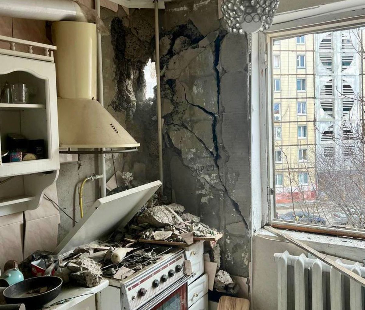 TWMCLtd's tweet photo. Meanwhile, the mayor of #Belgorod publishes photos of some of the morning damage following the attack on the city by dissident Russian forces.
#RussiaWithoutPutin https://t.co/oKJk1y1E3a