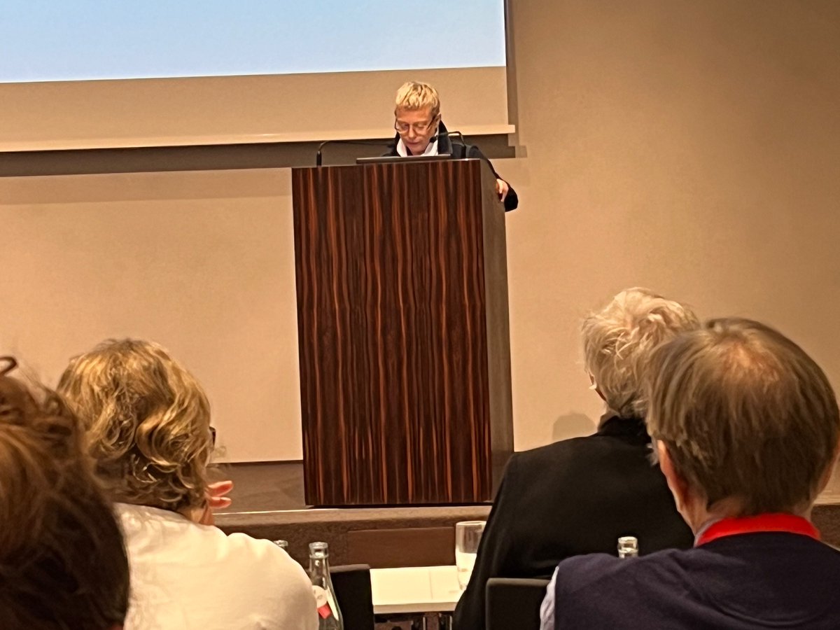 GKPde's tweet photo. „Wer meint, im Eigenen alles belassen zu können, sollte die Finger weglassen von der #Ökumene…“
Professorin Johanna #Rahner, Direktorin des Instituts für Ökumenische und Interreligiöse Forschung an der Uni Tübingen, bei der Jahrestagung der #GKP in #Augsburg. https://t.co/22X6uv0TQC