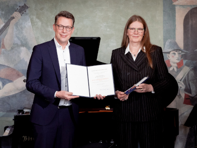 Prof. Birgit Vogel-Heuser, Chair of Automation and Information Systems @TU_Muenchen, was awarded the Federal Cross of Merit for automation expertise. go.tum.de/362405 #Bundesverdienstkreuz #automation #TUMengineering #systemengineering