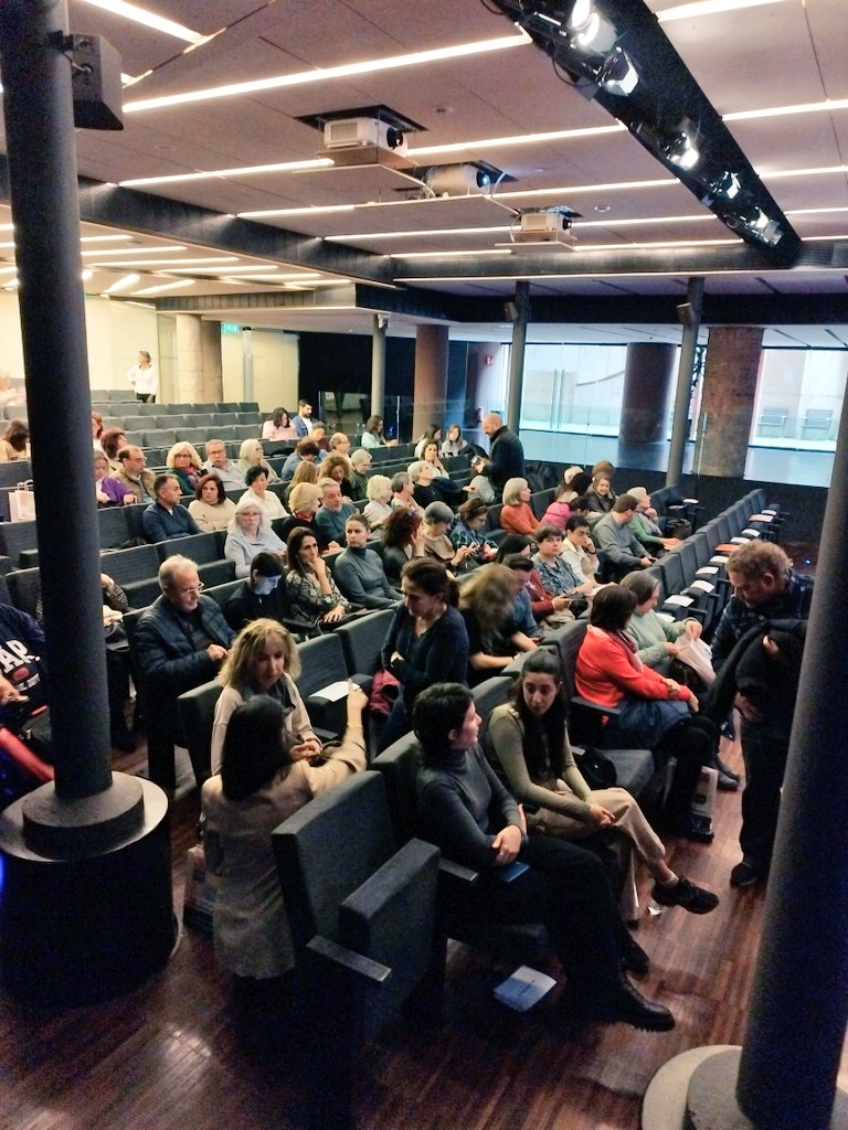 Fundperetarres's tweet photo. 🔶La @Fundperetarres organitza avui a @LaPedrera_BCN la jornada #Cuidaraquicuida, un acte de reconeixement a les persones cuidadores no professionals.
🔹Amb la presència del conseller de @dsocialscat de @gencat @carlescampuzano 🔹Presentada pel periodista #AlbertOm https://t.co/KOBcJcBajV
