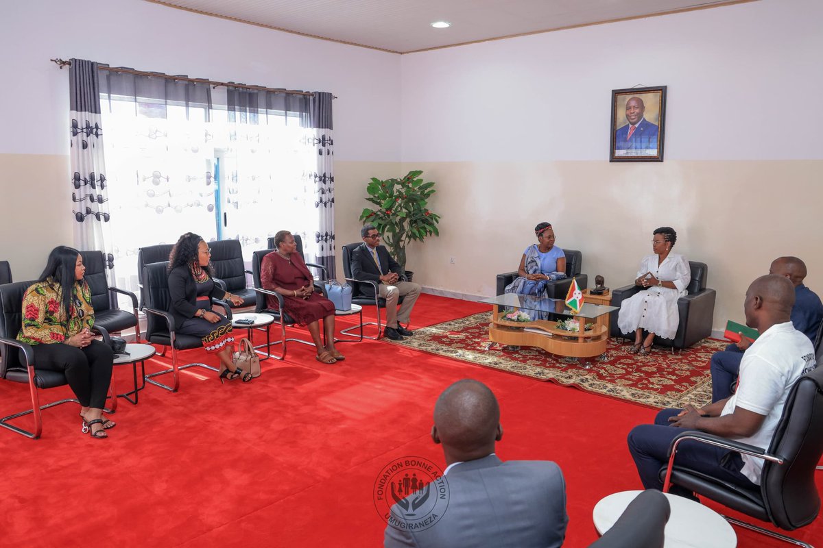 La Première Dame S.E Angeline Ndayishimiye a reçu en audience une équipe d'experts gynécologues venus des Etats Unis d'Amérique pour une mission médicale d'opération des fistules obstétricales au Centre Urumuri de Gitega.