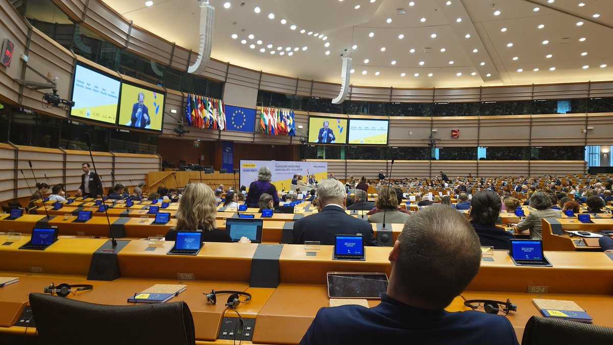 #MayorsGreenDeal conference puts local authorities at the centre of #EnergyTransition #Fitfor55 implementation!
<a href="/EUClimateAction/">EU Climate Action</a> DG Kurt Vandenberghe calls for local acyion on hard to decarbonise #housing &amp; #transport sectors