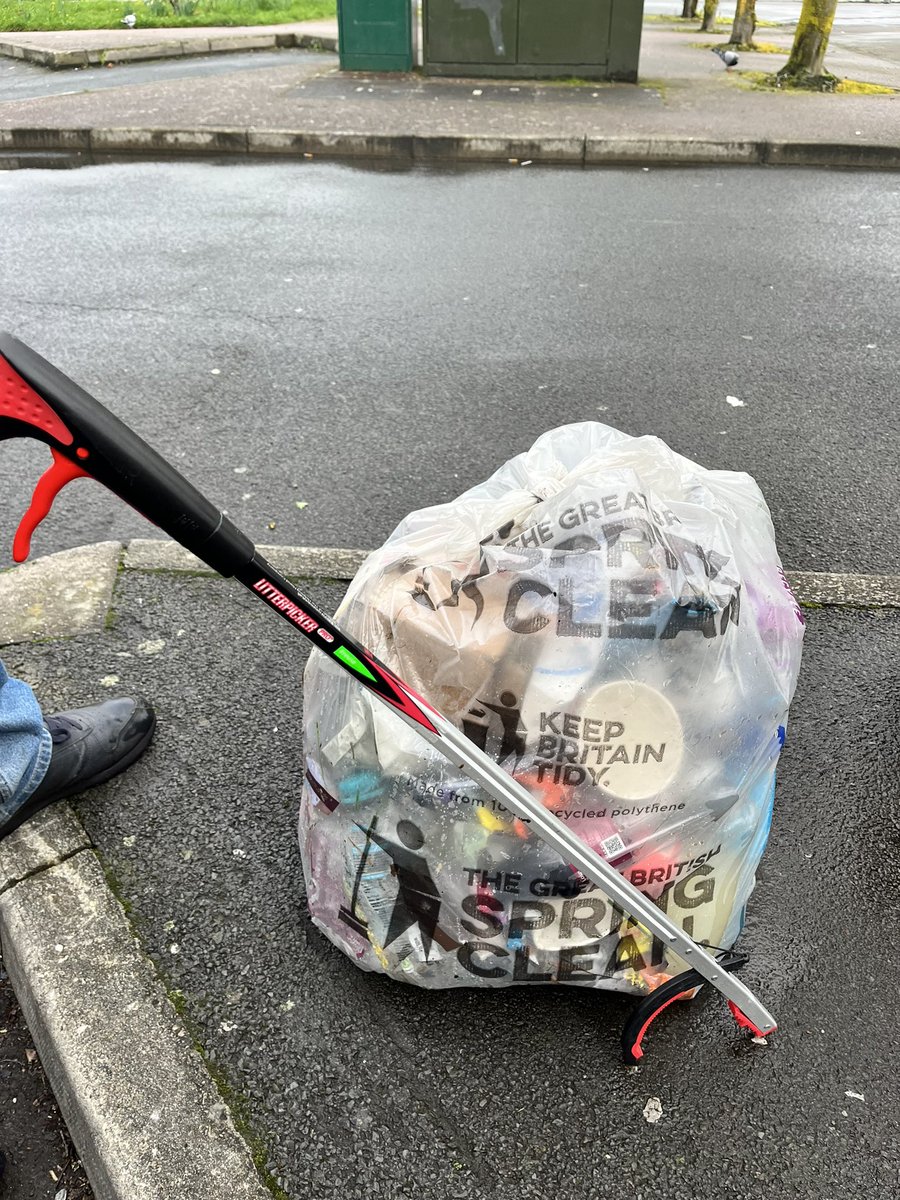 This morning we’re in Dovecot for the launch of the #KeepLiverpoolTidy Spring Clean campaign. If you have a litter picking event planned over the next few weeks, please let us know - and we can supply free equipment. Find out more at: liverpool.gov.uk/bins-and-recyc…