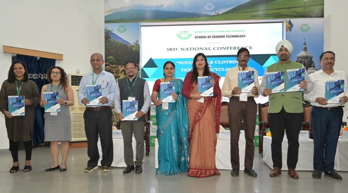 Delighted to inaugurate the 3rd National Conference on “Sustainable Clothing & Textile Recycling” organized by @kiit_soft.

@achyuta_samanta @KIITUniversity #sustainableclothing #textilerecycling #NationalConference #ksoftbbsr #KIIT #SDGs #Bhubaneswar #Odisha #India