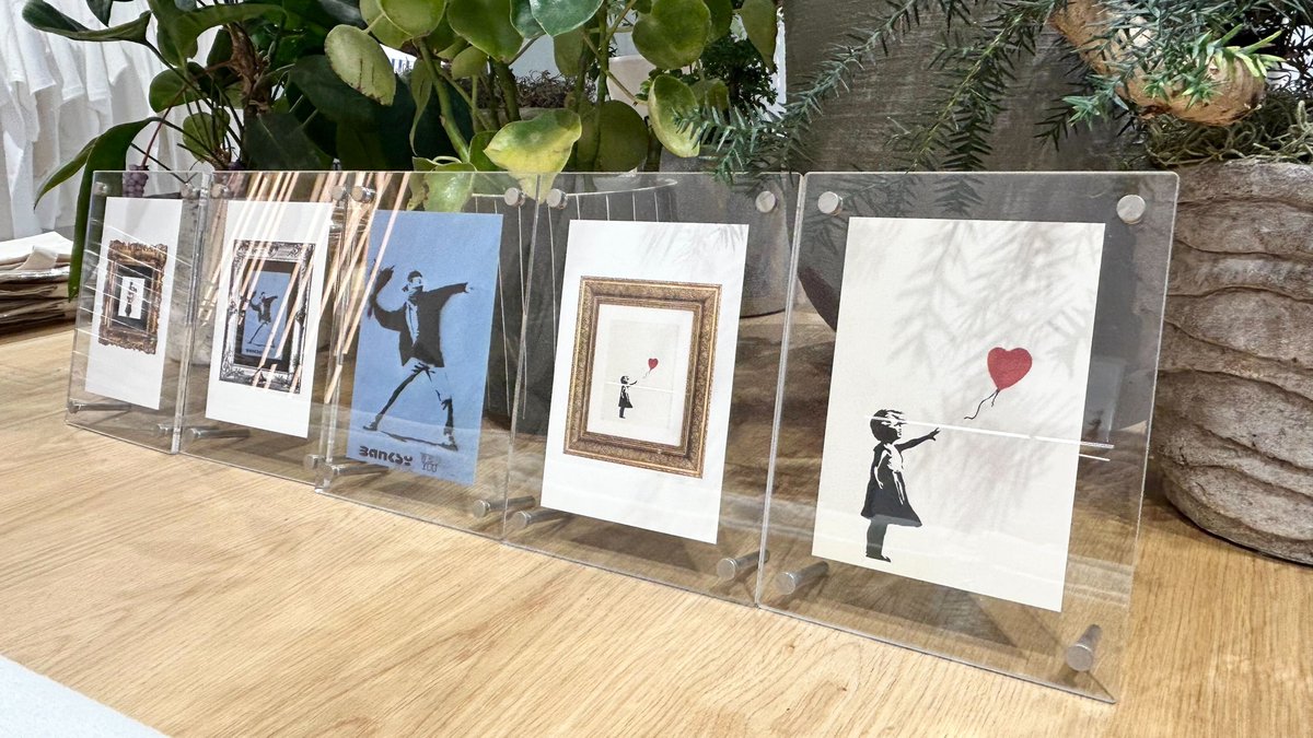 人気のミュージアムグッズをご紹介／ GMOデジタル美術館にはミュージアムショップが併設されています✨ グッズの中でも人気なのが、実際に鑑賞いただける作品のポストカード！  全て200円とリーズナブル🙌 お部屋に飾るのも、親しい方にお便りを書く際にも便利ですよ🎵