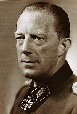 Hinrich Schuldt (ur. 14 stycznia 1901 w Blankenese, zm. 15 marca 1944 w Newlu w Rosji)-Waffen-SS Brigadeführer. W 1922 wstąpił do Reichswehry awansując do stopnia ppor. w 1926. W 1933 przeszedł z SA do SS gdzie dosłużył się stopnia Hauptsturmführera. W czasie🧵1/4⬇️